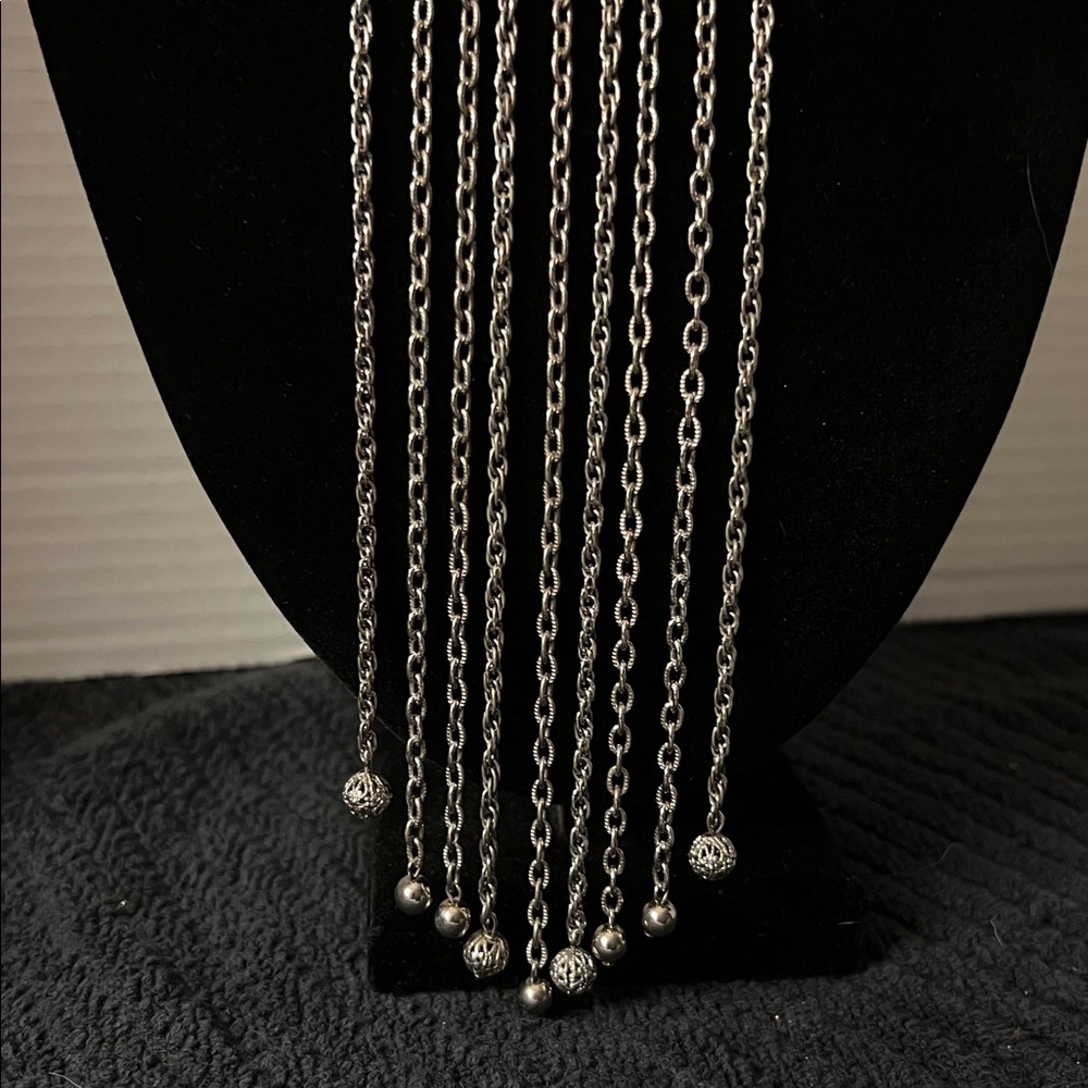 Elegant Silver Chain Tie Brooch Necklace Approximately 12” Long - Picture 4 of 9